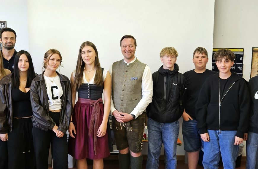 gelebte Demokratiebildung – MdL Josef Heisl zu Besuch